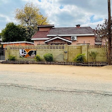 Abrama Bed And Breakfast Francistown Exteriör bild