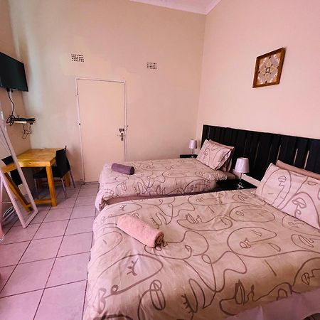 Abrama Bed And Breakfast Francistown Exteriör bild