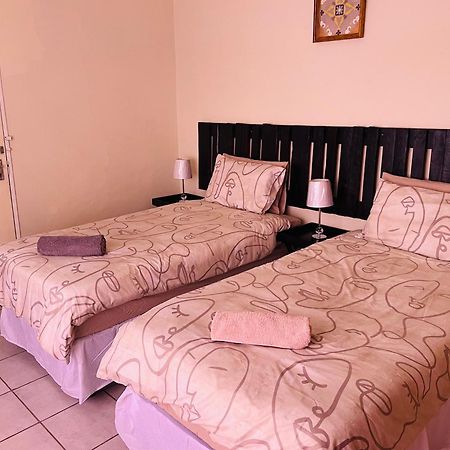 Abrama Bed And Breakfast Francistown Exteriör bild