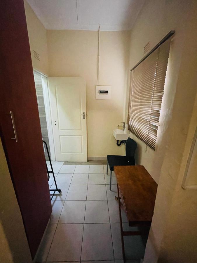 Abrama Bed And Breakfast Francistown Exteriör bild