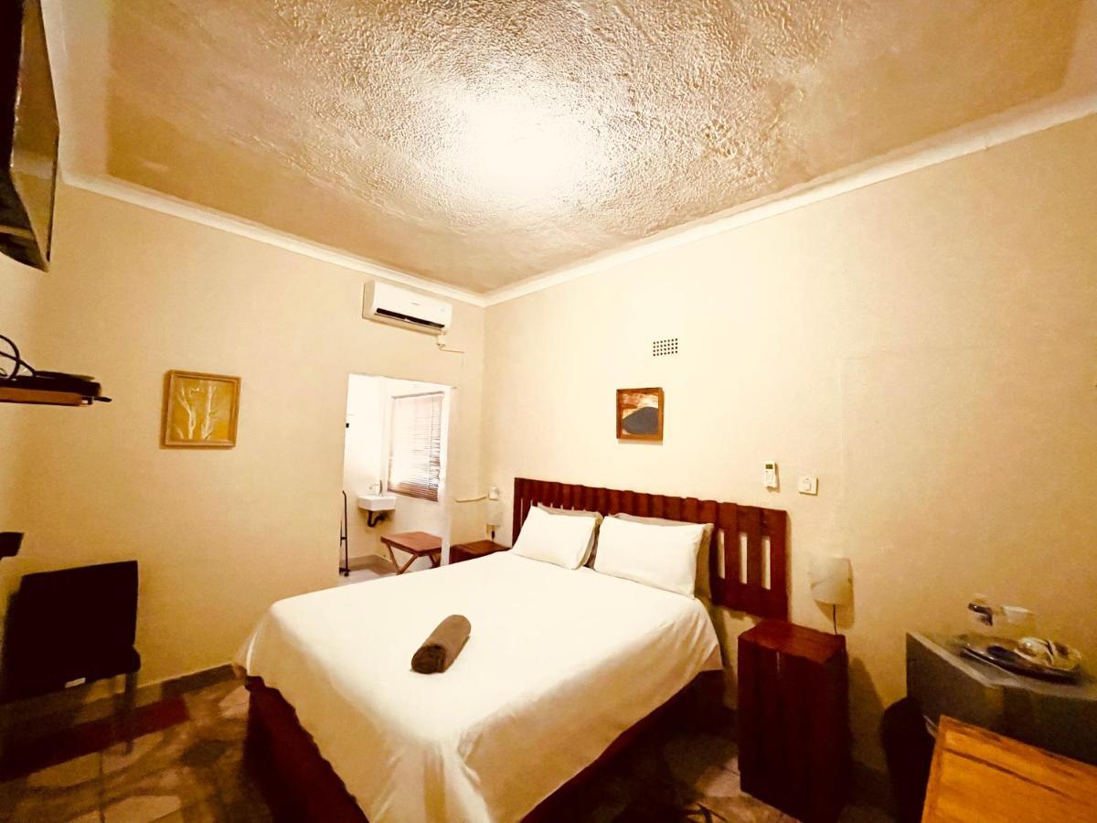 Abrama Bed And Breakfast Francistown Exteriör bild