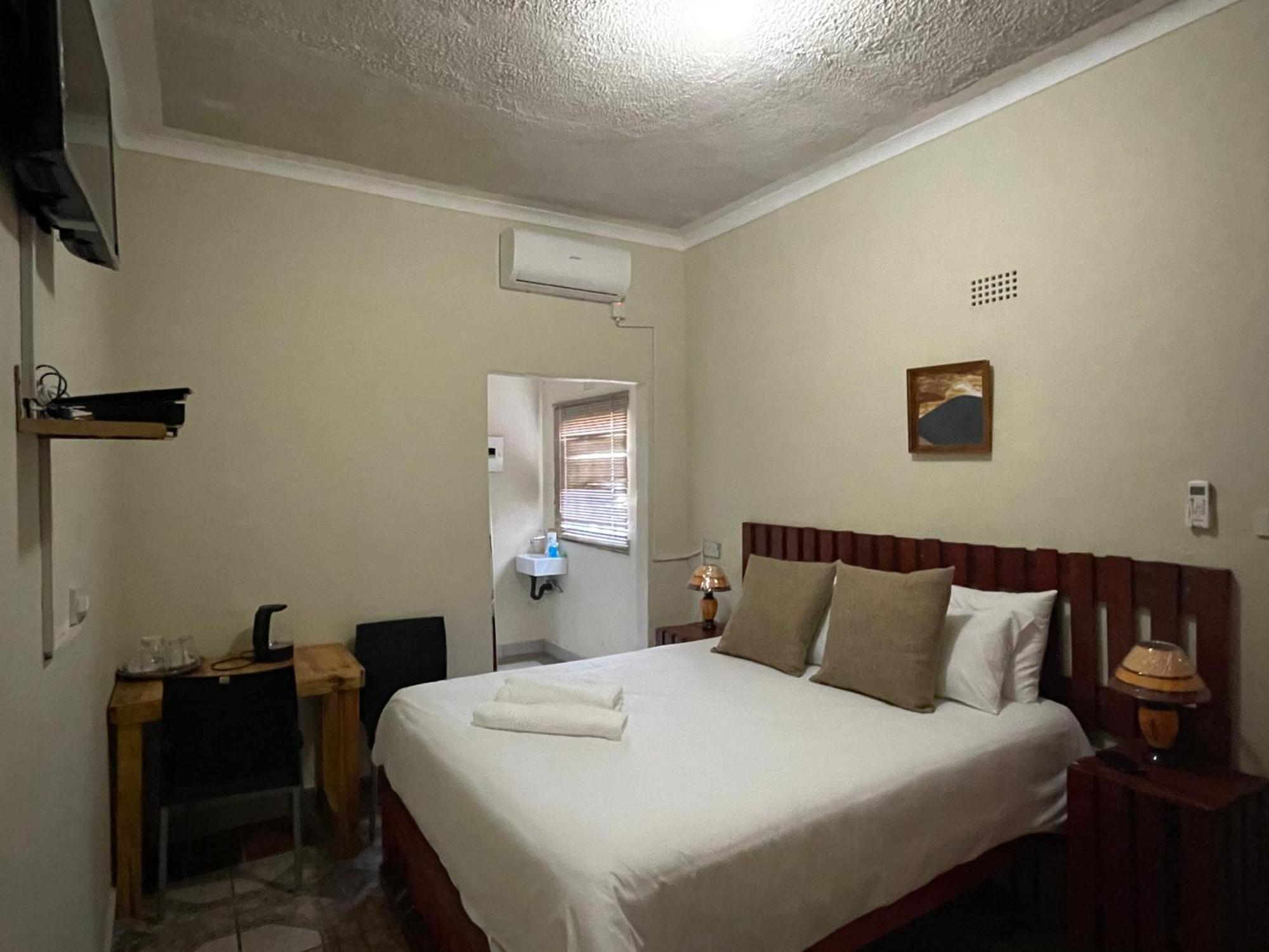 Abrama Bed And Breakfast Francistown Exteriör bild